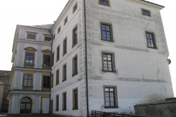 hrad a zámek Úsov (© Vlastislav Mareček, 04/2011)