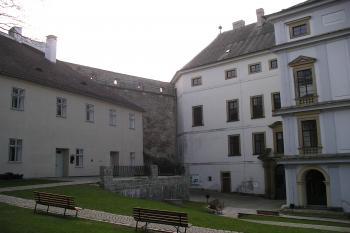 hrad a zámek Úsov (© Vlastislav Mareček, 04/2011)