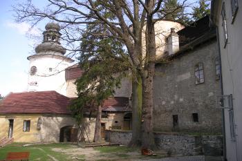 hrad a zámek Úsov (© Vlastislav Mareček, 04/2011)