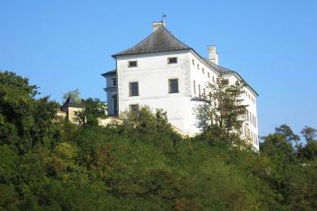 bližší pohled na zámecký palác ( © Ondřej Štěpánek 10/2006)