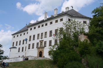 Palác od jihovýchodu ( © Ivan Grisa 05/2009)