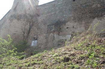 pohled na hrad ze zadního příkopu (© Jaromír Schoffer, 01/2010)