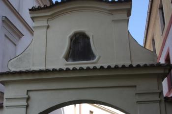Brána do vnějšího nádvoří kláštera od jihu ( © Ivan Grisa 08/2011)