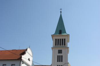 Kostel a vnější křídlo od západu ( © Ivan Grisa 08/2011)