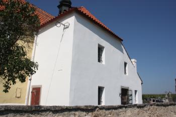 Sakristie a oratoř od jihozápadu ( © Ivan Grisa 08/2011)