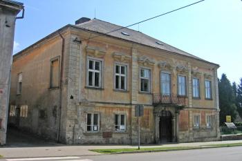 Zámek v Habrech ( © Pavel Vítek 08/2011)