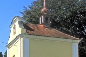 Pohřební kaple rodiny Pöttingů v Habrech ( © Pavel Vítek 08/2011)