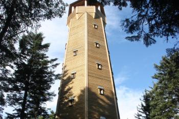 Rozhledna od severovýchodu ( © Ivan Grisa 08/2011)