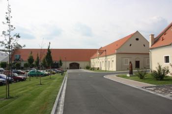 Jihozápadní kout dvora ( © Ivan Grisa 09/2011)