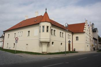 Dům od jihu, v pozadí pivovar ( © Ivan Grisa 09/2011)