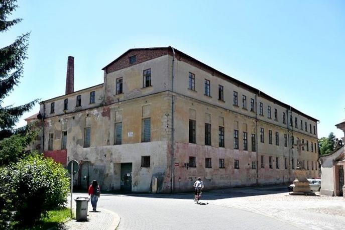 Hostinné