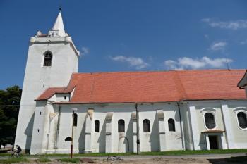 jižní fronta kostela s věží ( © Jan P. Štěpánek 09/2011)