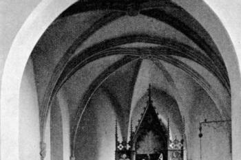 pohled do presbytáře na počátku 20. století ( © Antonín Cechner: Soupis památek historických a uměleckých v Království Českém, sv. 39 Politický okres rakovnický, II. díl, Archaelogická komise při České akademii císaře Františka Josefa pro vědy, slovesnost a umění, Praha 1913)