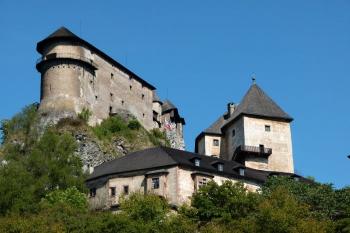Oravský hrad – horní a střední – od západu ( © Jan P. Štěpánek 09/2011)