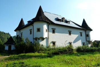 zámek od hlavní silnice do Oravského Podzámku ( © Jan P. Štěpánek 09/2011)