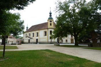 Děkanský kostel Nejsvětější Trojice (© František Kinař, 08/2014)