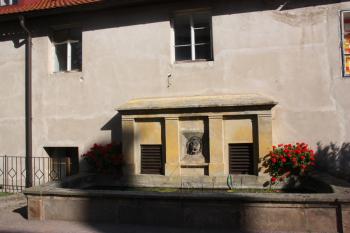 Kašna v jižní stěně pivovaru ( © Ivan Grisa 09/2011)