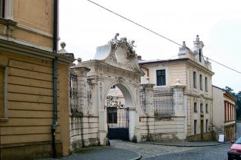 Olomouc - Arcibiskupská konzistoř - Brána ve Wurmově ulici - dnes místo Maltézské pomoci (© Ivo Rozehnal, 09/2011)