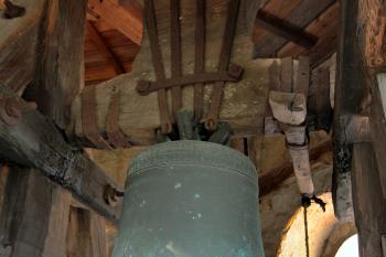 pozdně gotický zvon z r. 1503? z dílny mistra Bartoloměje na pražském Novém Městě ( © Pavel Zany Komárek 26. 6. 2010)