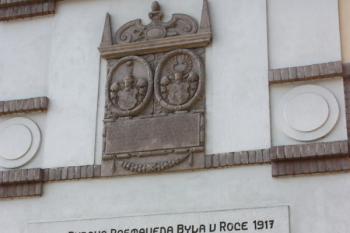 Pamětní deska s nápisem o historii mlýna ( © Ivan Grisa 09/2011)
