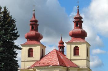 kostel z náměstí (© Rodochrozit, 09/2011)