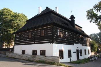 Někdejší špitál od jihu ( © Ivan Grisa 09/2011)