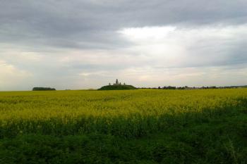 mohyla z dálky ( © Ondřej Štěpánek 05/2013)