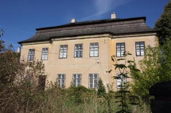 Hlavní budova od jihu ( © Ivan Grisa 09/2011)