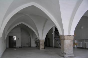 vstupní mázhaus (© Karel Husák, 07/2006)