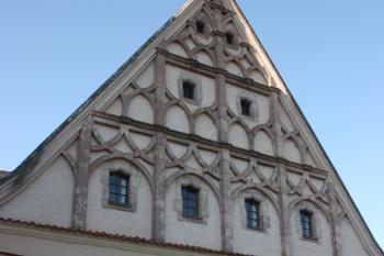 Východní čelo severního křídla s pozdně gotickým štítem ( © Ivan Grisa 10/2011)