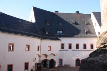 Jihozápadní kout nádvoří hradu ( © Ivan Grisa 10/2011)