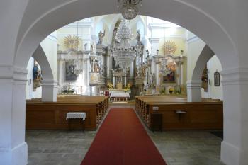 pohled do interiéru, směrem k hlavnímu oltáři (© Jaroslav Valečka, 10/2011)