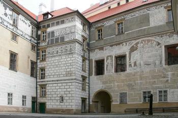 Severovýchodní kout nádvoří ( © Petr Turyna 04/2006)