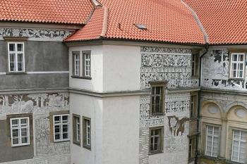 Jihozápadní roh nádvoří ( © Petr Turyna 04/2006)