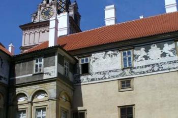 Brandýs nad Labem - nádvoří (© Pavel Jarý,  22.04.2007)