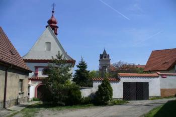 Brandýs nad Labem - pohled na zámek od kostela sv. Petra (© Pavel Jarý,  22.04.2007)