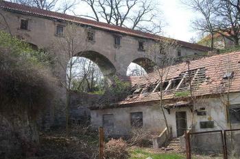 Krytý most do zahrady, pohled od severu (© Ivan Grisa, 04/2005)