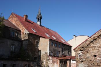 Zadní (východní) průčelí ( © Ivan Grisa 10/2011)