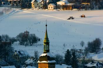 Kostel v podvečerním slunci (© Zdeněk Kučera, 02/2012)