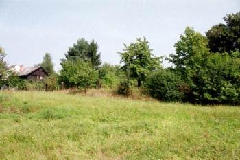 Místo, kde stávala tvrz. (© 2002 Jiří Čížek)
