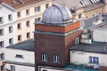 věž a kopule staré hvězdárny v pohledu z věže Nové radnice ( © Jan P. Štěpánek 10/2011)