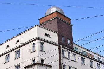 věž staré hvězdárny na nároží ulic Českobratrská a Herodova ( © Jan P. Štěpánek 10/2011)