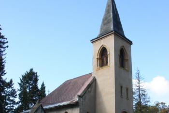 Hřbitovní kaple od jihovýchodu ( © Ivan Grisa 10/2011)