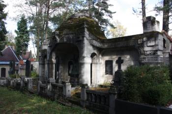 Trojhrobka rodin Pohl, Englert a Schmidl ( © Ivan Grisa 10/2011)