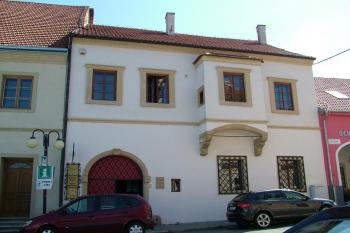 Hlavní průčelí (© Zdeňka Míchalová, 10/2011)