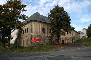 Pohled na zámeckou budovu ( © Petr Nožička 09/2012)