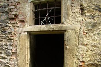 horní zámek - ostění na nádvoří (08/2014)