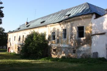 Dolní zámek od severovýchodu ( © Ivan Grisa 08/2009)