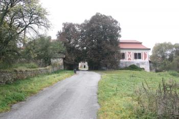 Dvůr od východu ( © Ivan Grisa 10/2011)