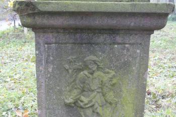 reliéf sv. Josefa na podstavci (© Jaroslav Valečka, 11/2011)